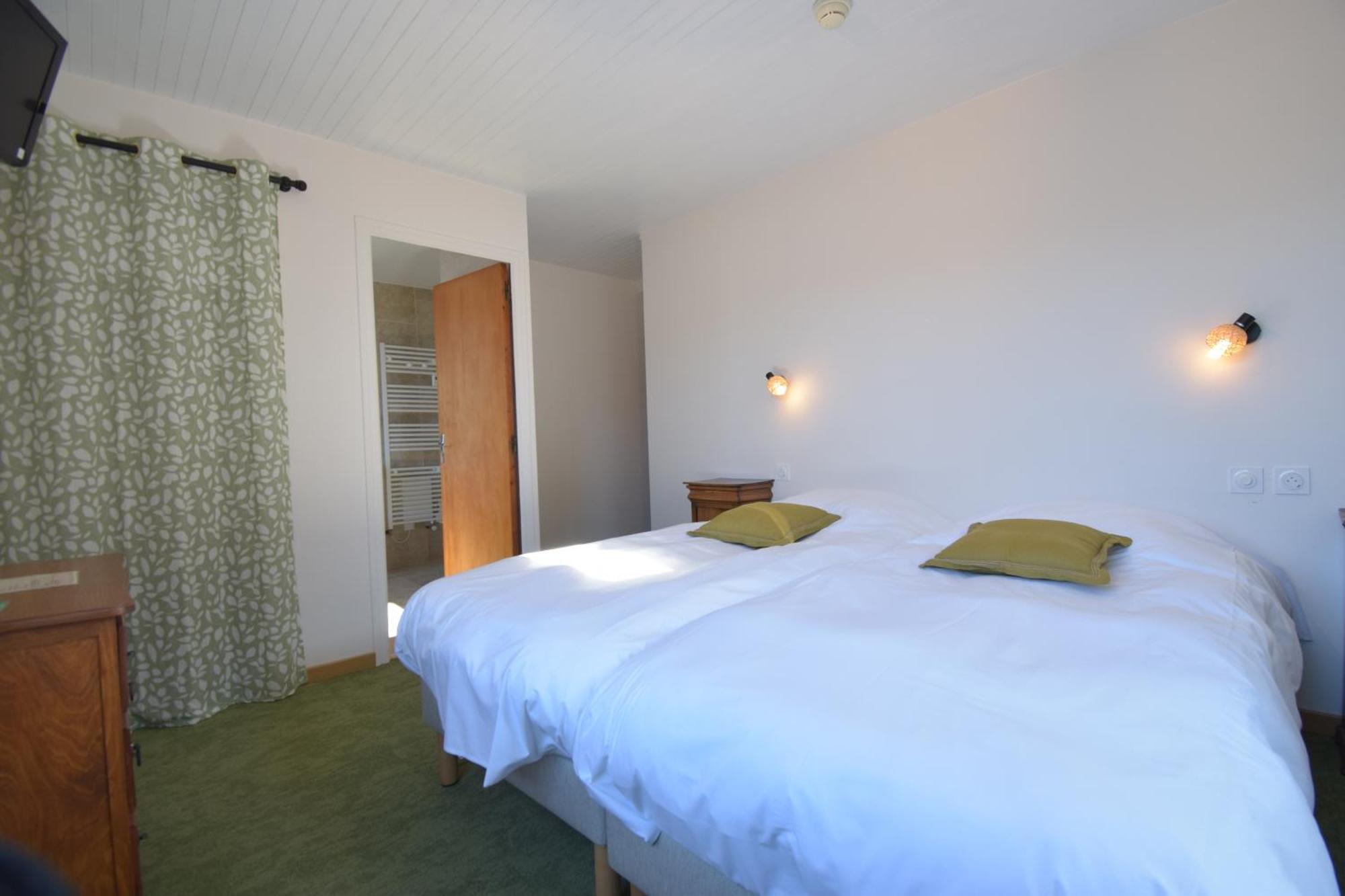 Hotel Les Chenets Saint-Julien-en-Champsaur Екстериор снимка