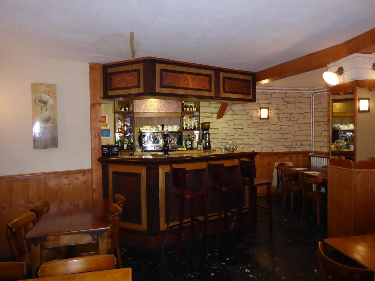 Hotel Les Chenets Saint-Julien-en-Champsaur Екстериор снимка